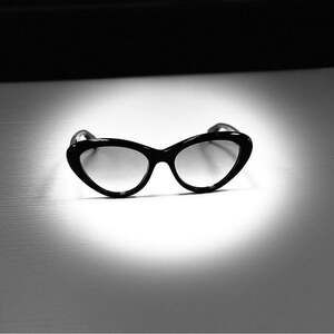 Gucci Chic Black Cat-Eye Sunglasses